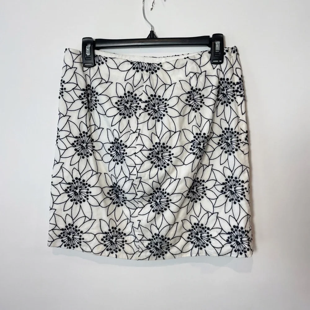 J.CREW Floral Mini Skirt Womens Size 6 Navy Blue Embroidered Elastic Waist G8559